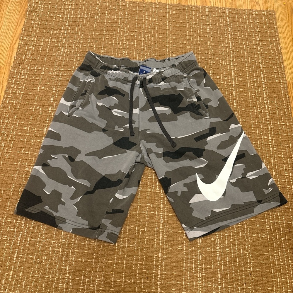 Nike Men's Athletic Shorts - Black, Gray, and White Camo